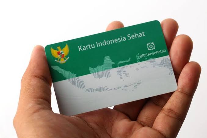 Kartu BPJS Kesehatan ditampilkan sebagai identitas peserta dalam program jaminan kesehatan nasional