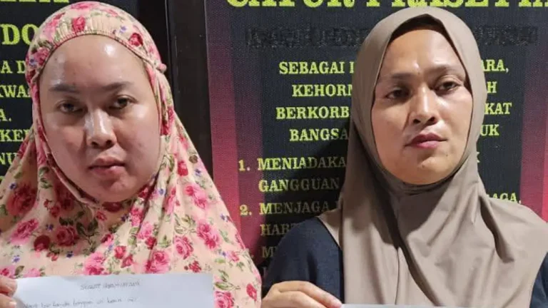 Dua perempuan di Bulukumba menyampaikan klarifikasi dan permintaan maaf didampingi aparat kepolisian.