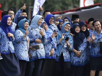 Aktivitas pegawai negeri sipil di kantor pemerintahan selama bulan Ramadan