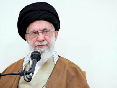 Ayatollah Ali Khamenei dilaporkan tewas dalam serangan, termasuk sejumlah anggota keluarganya menjadi korban.