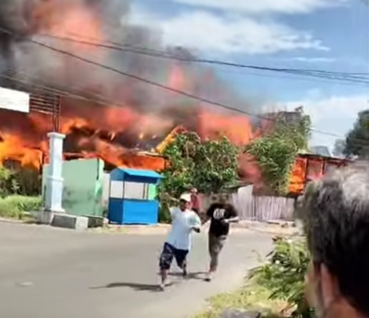 Kebakaran Bulukumba menghanguskan rumah warga di Kampung KB Kelurahan Terang-terang Ujung Bulu