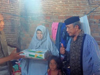 Syahruni Haris menyalurkan bantuan kurma kepada warga dan pengurus masjid di Bulukumba saat Ramadhan 1447 Hijriah