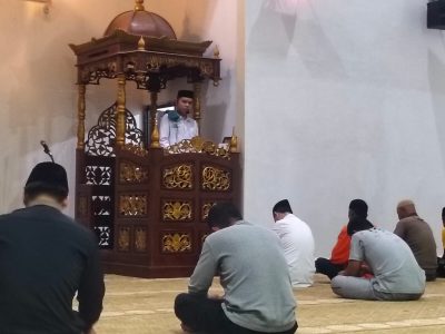Jamaah melaksanakan shalat tarawih malam ke-27 Ramadhan di Masjid Nurul Afiat RSUD H. Andi Sulthan Dg Radja Bulukumba.