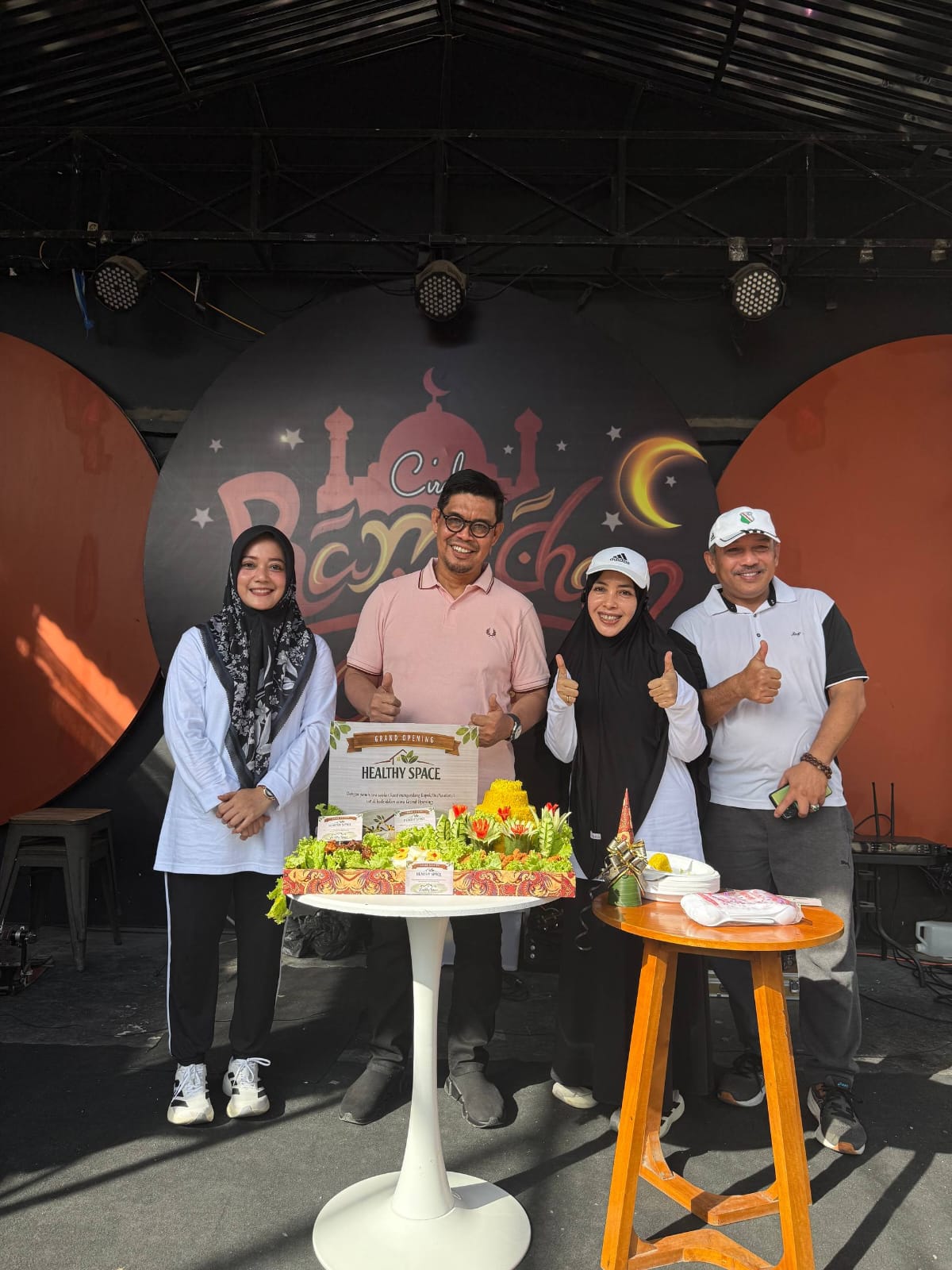 grand opening Healthy Space by RR di Bulukumba yang diramaikan senam kebugaran bersama warga dan tamu undangan