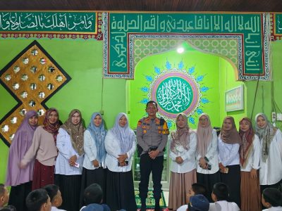 Kapolsek Ujung Loe memberikan pembinaan karakter kepada siswa SMA Negeri 9 Bulukumba
