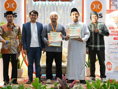 Muh. Ridwan dari Bulukumba Sulawesi Selatan meraih juara pertama kategori Juz 30 pada MHQ Nasional PKS 2026.