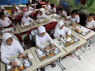 (Ilustrasi) Penutupan dapur program Makan Bergizi Gratis (MBG) di Kabupaten Bulukumba disorot HMI Cabang Bulukumba karena dinilai berdampak pada relawan, UMKM, petani sayur, dan siswa penerima manfaat.