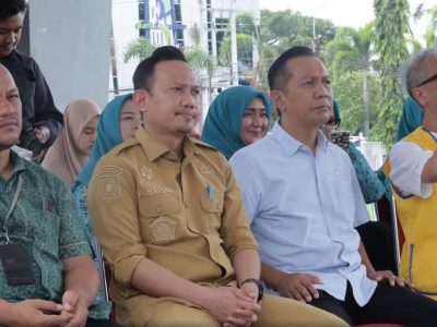 Wakil Ketua DPRD Bulukumba menghadiri bakti sosial HUT ke-18 Radar Selatan di Tribun Lapangan Pemuda Bulukumba