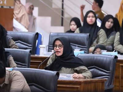 Wakil Ketua I DPRD Bulukumba Fahidin HDK menerima kunjungan edukasi 170 siswa SMA Islam Athirah 1 Makassar di Ruang Rapat Paripurna DPRD Bulukumba, Selasa 28 April 2026.