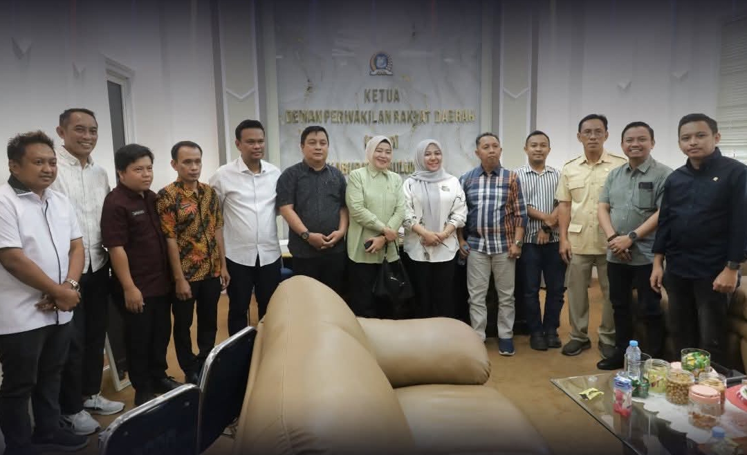 Ketua DPRD Bulukumba Umy Asyiatun Khadijah menerima kunjungan konsultasi Pansus LKPJ DPRD Takalar terkait pembahasan rekomendasi LKPJ Bupati Tahun 2025 di ruang pertemuan DPRD Bulukumba, Rabu 29 April 2026.