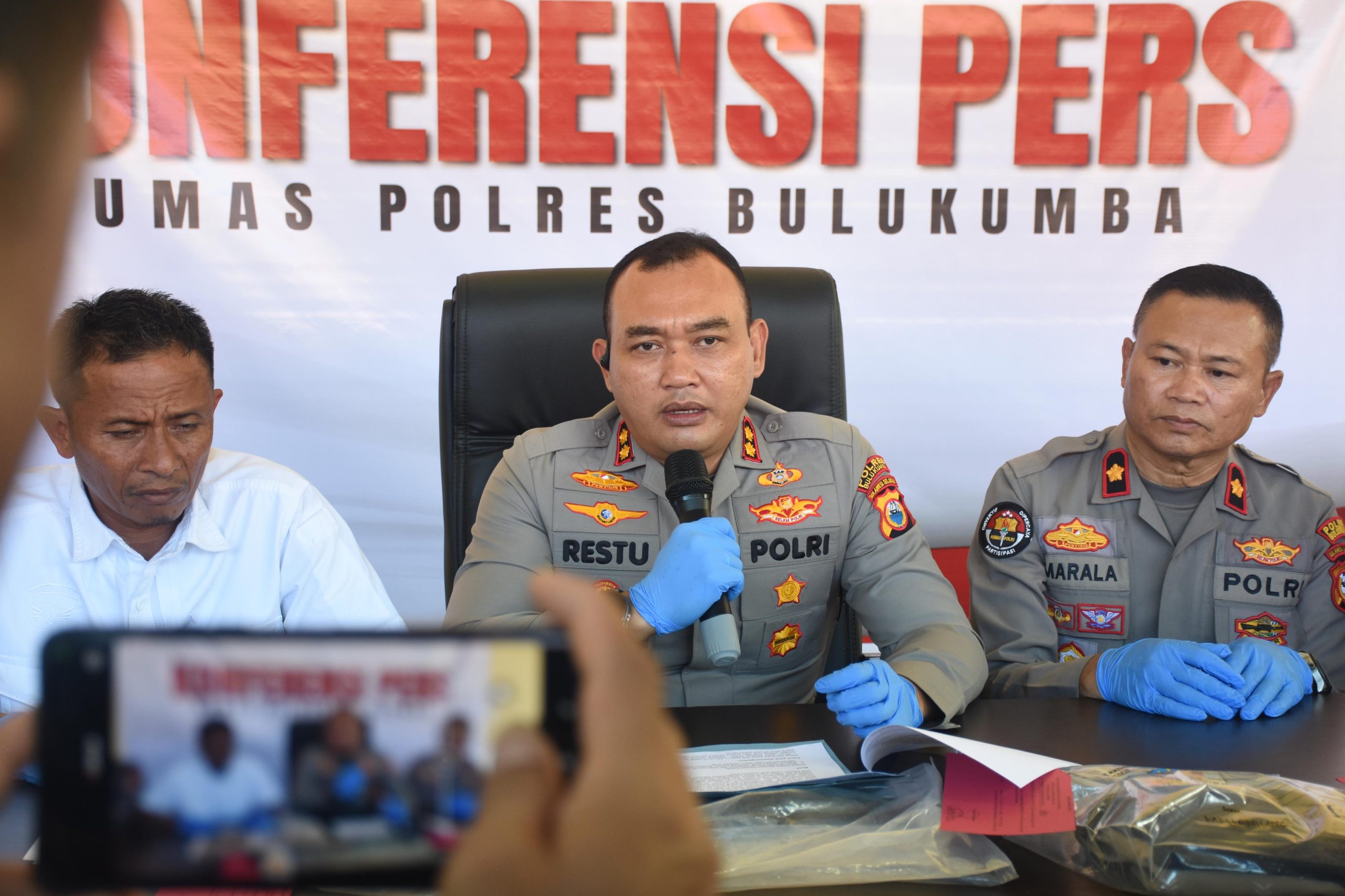 Konferensi pers pengungkapan kasus pembunuhan sadis di Polres Bulukumba