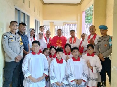 Personel Polres Bulukumba melakukan pengamanan ibadah Wafat Isa Almasih dan Paskah di sejumlah gereja di Kabupaten Bulukumba.