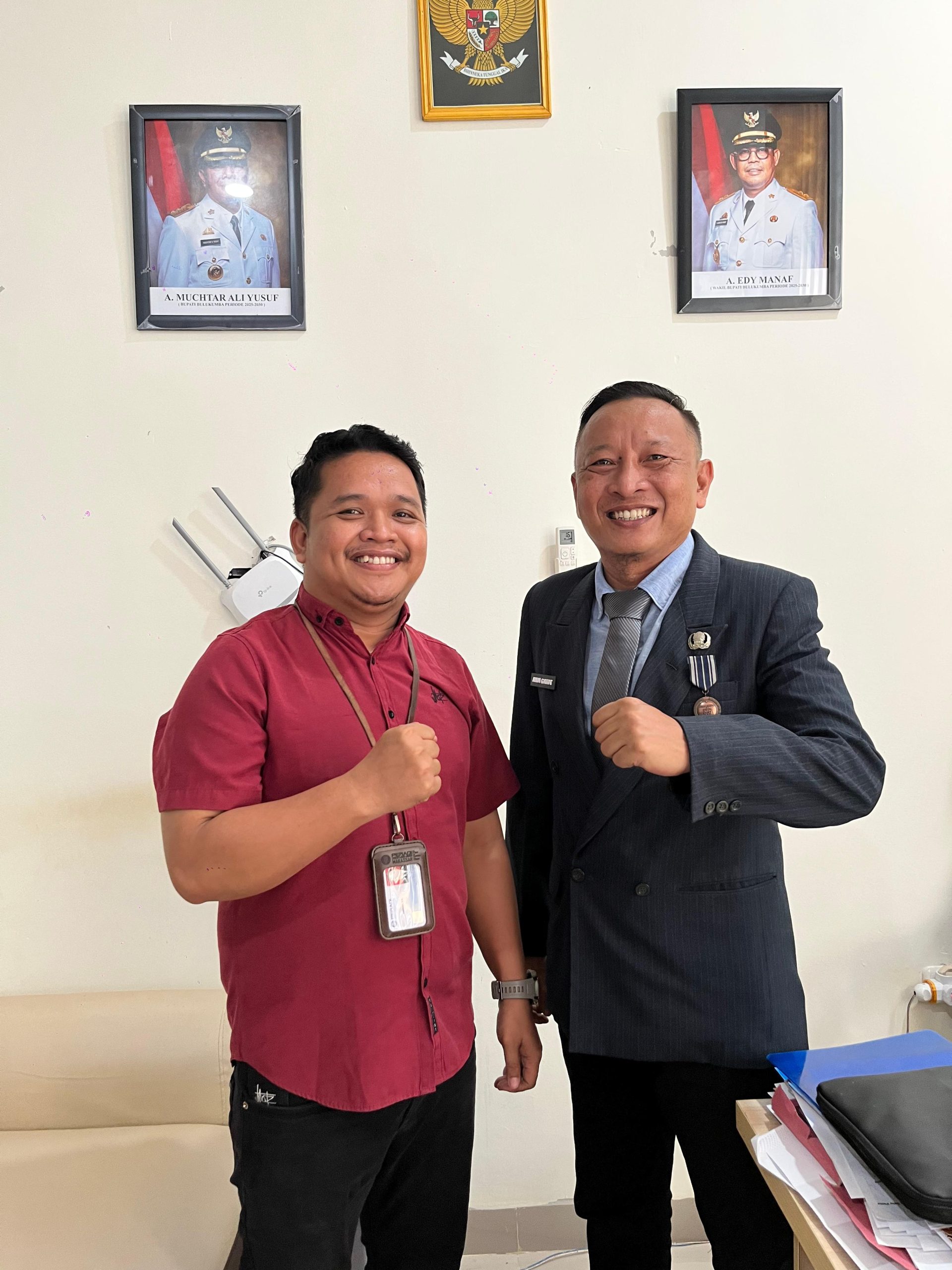 Suprianto SH mengucapkan selamat kepada Andi Ashadi SE MM atas pelantikannya sebagai Kepala Satpol PP Damkar dan Keselamatan Kabupaten Bulukumba