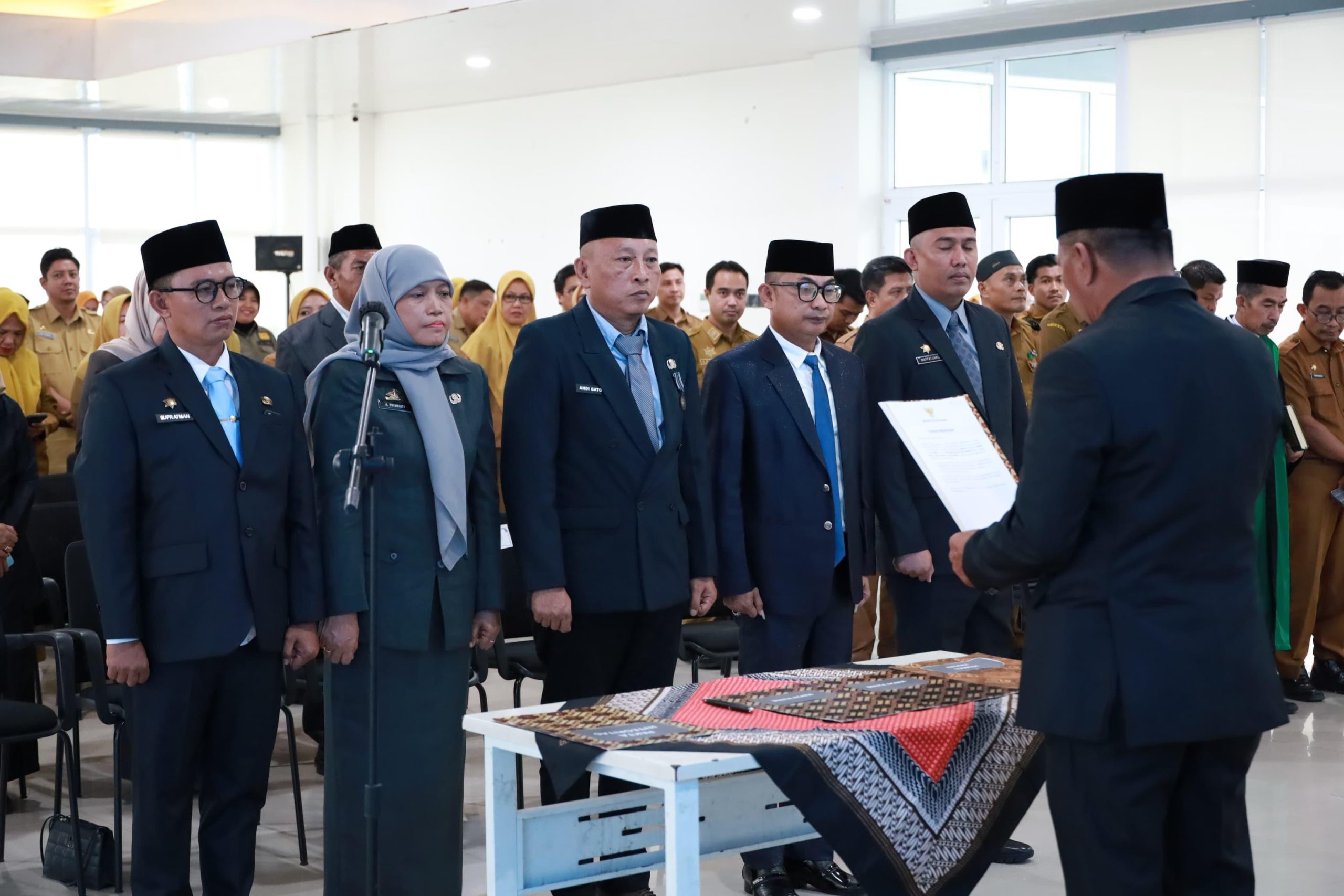 Pelantikan lima pejabat Eselon II Pemerintah Kabupaten Bulukumba di Gedung Pinisi