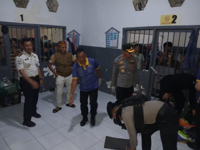 Penggeledahan gabungan Lapas Kelas IIA Bulukumba bersama TNI dan Polri dalam peringatan HBP ke-62