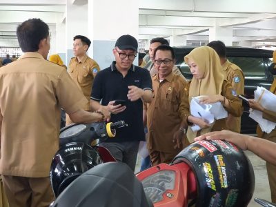 Pemeriksaan kendaraan dinas Pemkab Bulukumba oleh BKAD bersama BPK dan Inspektorat di Gedung Pinisi