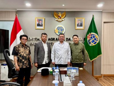 Bupati Bulukumba, Andi Muchtar Ali Yusuf bersama Menteri Agraria dan Tata Ruang/Kepala Badan Pertanahan Nasional (ATR/BPN), Nusron Wahid, yang berlangsung di Kantor Kementerian ATR/BPN, Jakarta, Kamis, 16 April 2026.