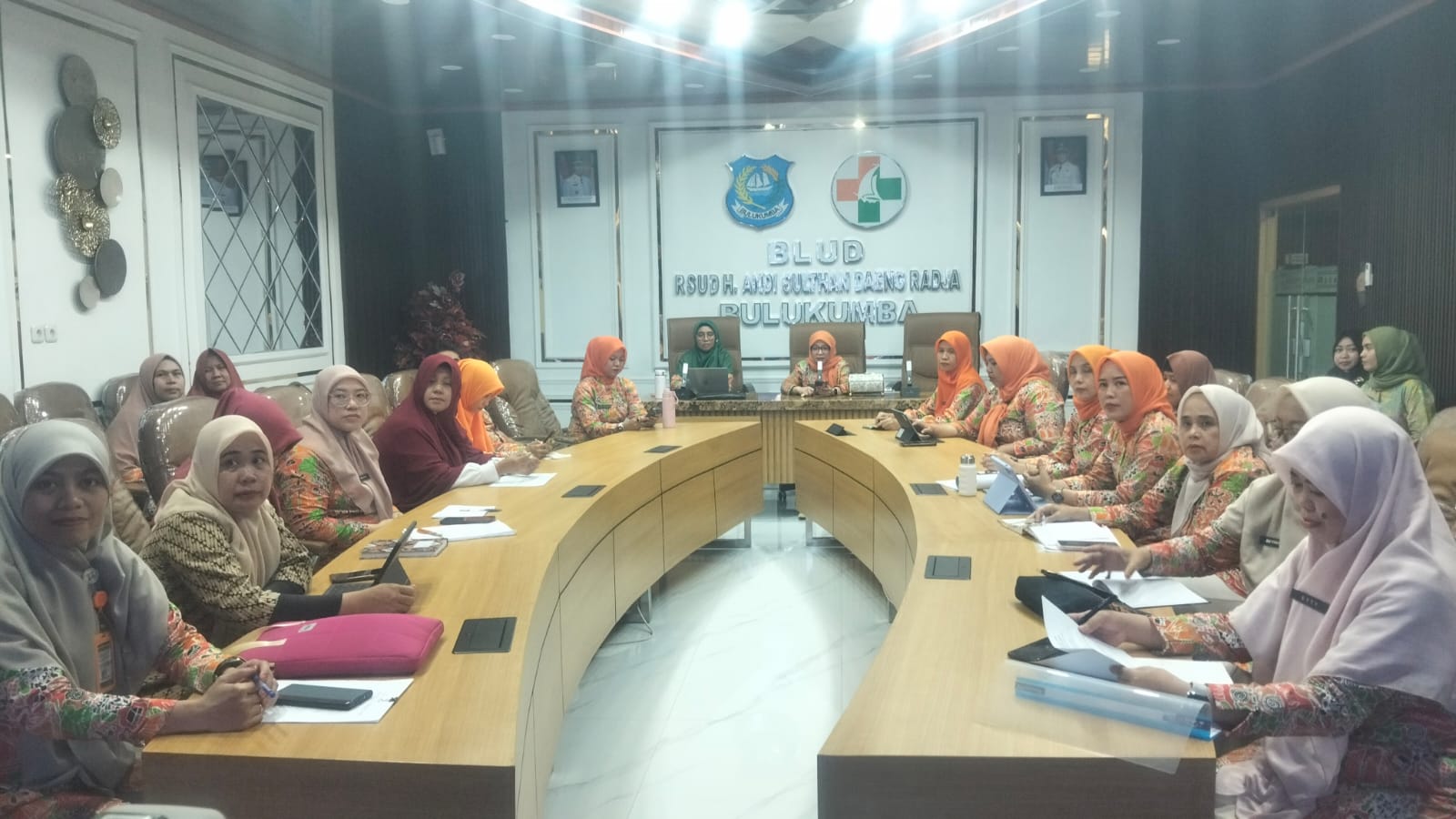 Kegiatan re-sosialisasi akreditasi LAM KPRS di RSUD H. Andi Sulthan Dg Radja Bulukumba bersama tim manajemen dan surveyor