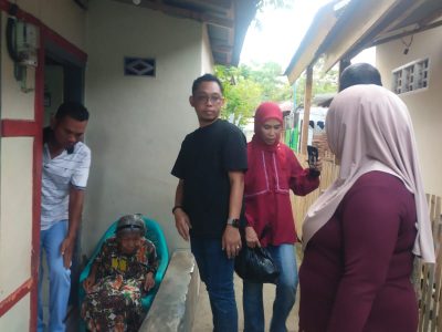 Syahwan Ma’arif bersama tim menyalurkan 100 paket bantuan sembako secara door to door kepada warga kurang mampu di Kelurahan Bentenge, Kecamatan Ujung Bulu, Bulukumba, Minggu (26/4/2026).