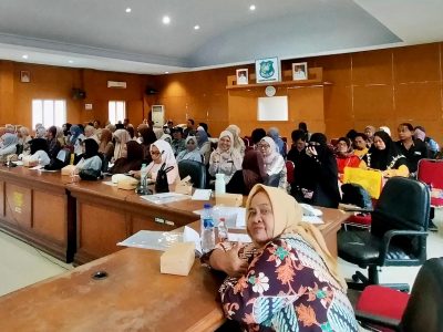 Sebanyak 100 pelaku UMKM mengikuti kegiatan Pengembangan Kapasitas bertema digital marketing, branding UMKM, dan akses pembiayaan syariah di Ruang Pola Kantor Bupati Bulukumba, Rabu 29 April 2026.