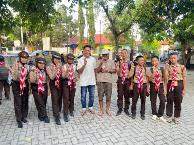 Delapan Pramuka Penggalang asal Kecamatan Bontotiro, Bulukumba, terdiri dari empat putra dan empat putri dari SMP Negeri 30 Bulukumba dan MTs Negeri 4 Bulukumba, berpose usai dinyatakan lolos sebagai peserta Jambore Nasional 2026.