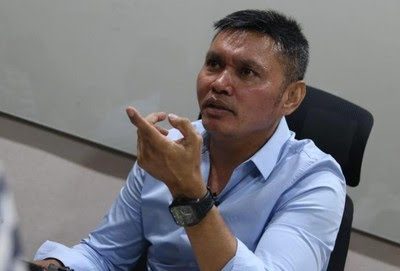 Ketua Golkar Maluku Tenggara, Nus Kei ditikam pria bermasker di Bandara Karel Sadsuitubun, korban sempat berusaha mencari pertolongan sebelum akhirnya meninggal.