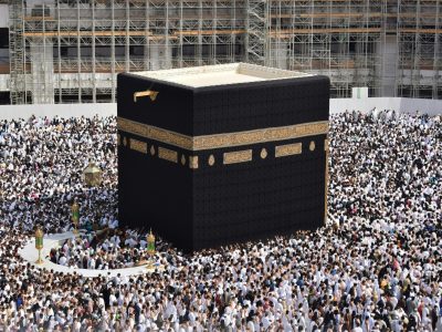 Pemerintah Arab Saudi memberlakukan pembatasan masuk ke Kota Suci Makkah mulai 13 April 2026 bagi yang tidak memiliki izin resmi menjelang pelaksanaan ibadah haji 1447 Hijriah.