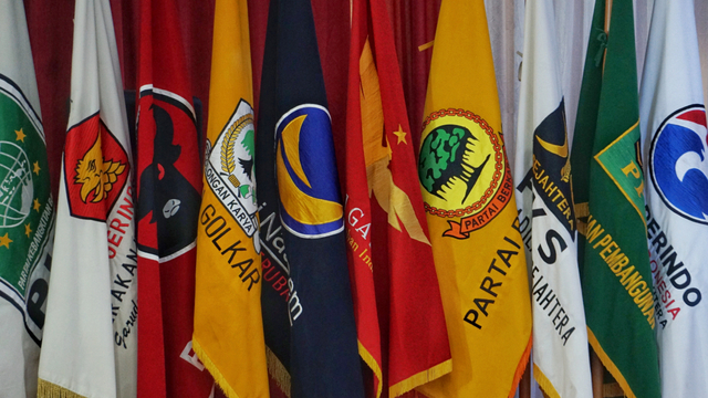 Bendera sejumlah partai politik di Indonesia.