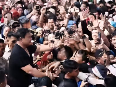 Presiden Prabowo Subianto berbaur bersama para buruh saat peringatan Hari Buruh Internasional 2026 di Monas, Jakarta, sambil menyampaikan komitmen pemerintah terkait program cicilan rumah hingga 40 tahun bagi pekerja.
