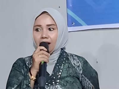 Camat Bontotiro Hj Andi Endang Haryani menyambut atlet domino Bulukumba juara Kejurnas ORADO.