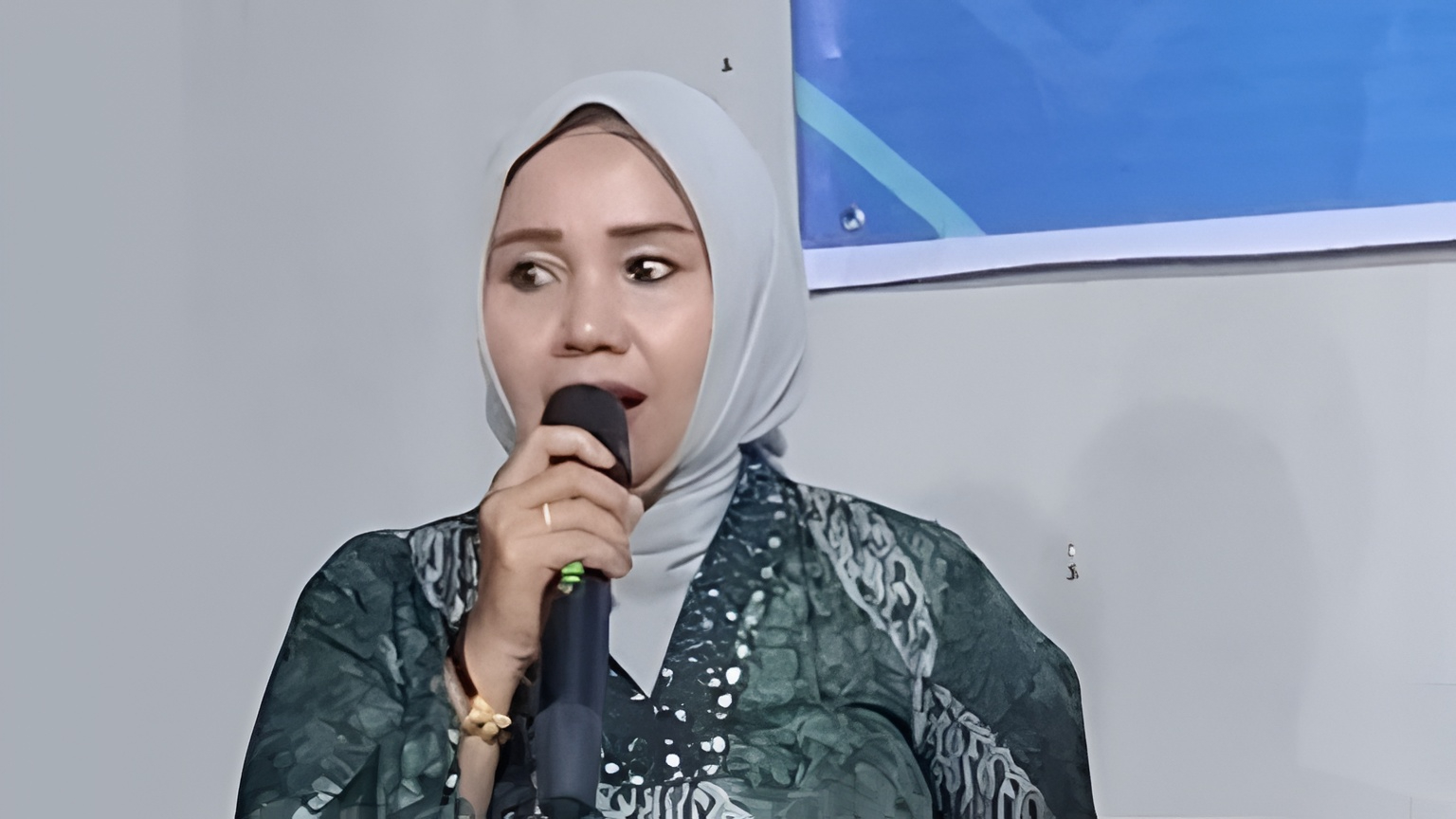 Camat Bontotiro Hj Andi Endang Haryani menyambut atlet domino Bulukumba juara Kejurnas ORADO.
