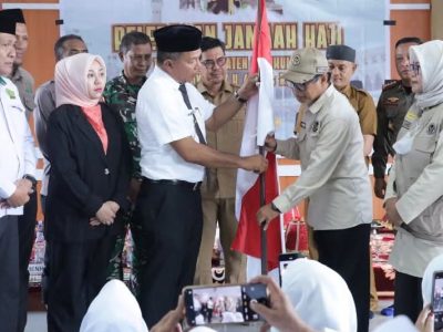Ketua DPRD Bulukumba, Umy Asyiatun Khadijah menghadiri pelepasan 142 Calon Jemaah Haji (CJH) Kabupaten Bulukumba Tahun 2026 di Aula Kantor Kementerian Haji Bulukumba, Senin (11/5/2026).
