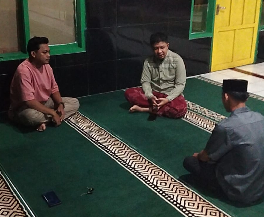 Dr. Supriadi, S.P., M.Si. memberikan pembinaan kepada kader, pemuda, dan simpatisan PKS dalam kegiatan UPA di Masjid Baiturrahman Bilamporoa, Bontotiro, Bulukumba.