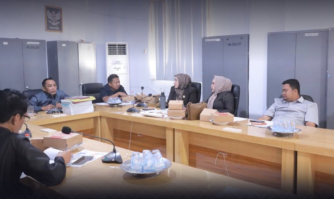 Rapat kerja Komisi IV DPRD Bulukumba bersama RSUD H. Andi Sulthan Dg. Radja dan sejumlah OPD membahas monitoring serta evaluasi APBD Triwulan I Tahun 2026 di ruang rapat DPRD Bulukumba.