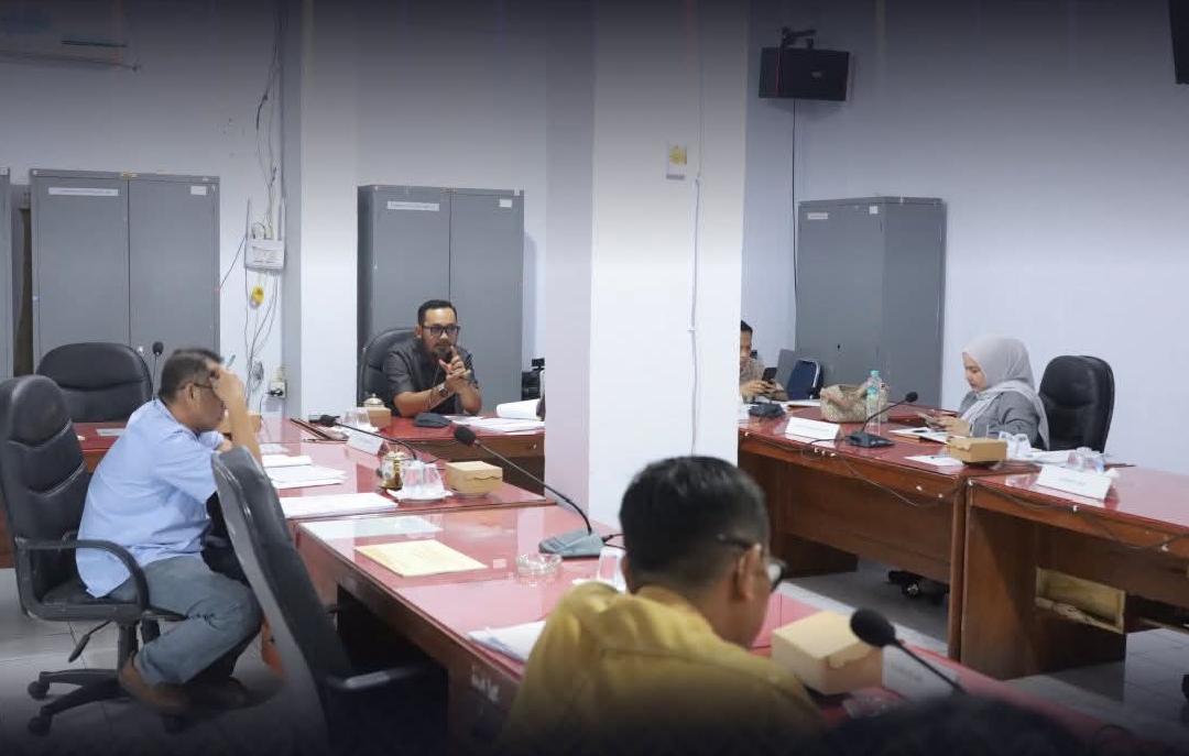 Ketua dan anggota Komisi I DPRD Bulukumba memimpin rapat monitoring evaluasi APBD 2026 bersama sejumlah OPD mitra di Ruang Rapat Komisi I DPRD Bulukumba.