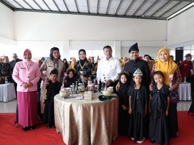Suasana meriah Gebyar PAUD Bulukumba 2026 di Lantai 4 Gedung Ammatoa, saat ratusan anak dari 10 kecamatan unjuk bakat dalam ajang kreativitas dan pembentukan karakter sejak dini.