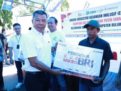 Bupati Bulukumba Andi Muchtar Ali Yusuf bersama jajaran OJK dan BRI meluncurkan program Ekosistem Keuangan Inklusif dan Kampung Nelayan Merah Putih di Kelurahan Bentenge, Kecamatan Ujung Bulu.