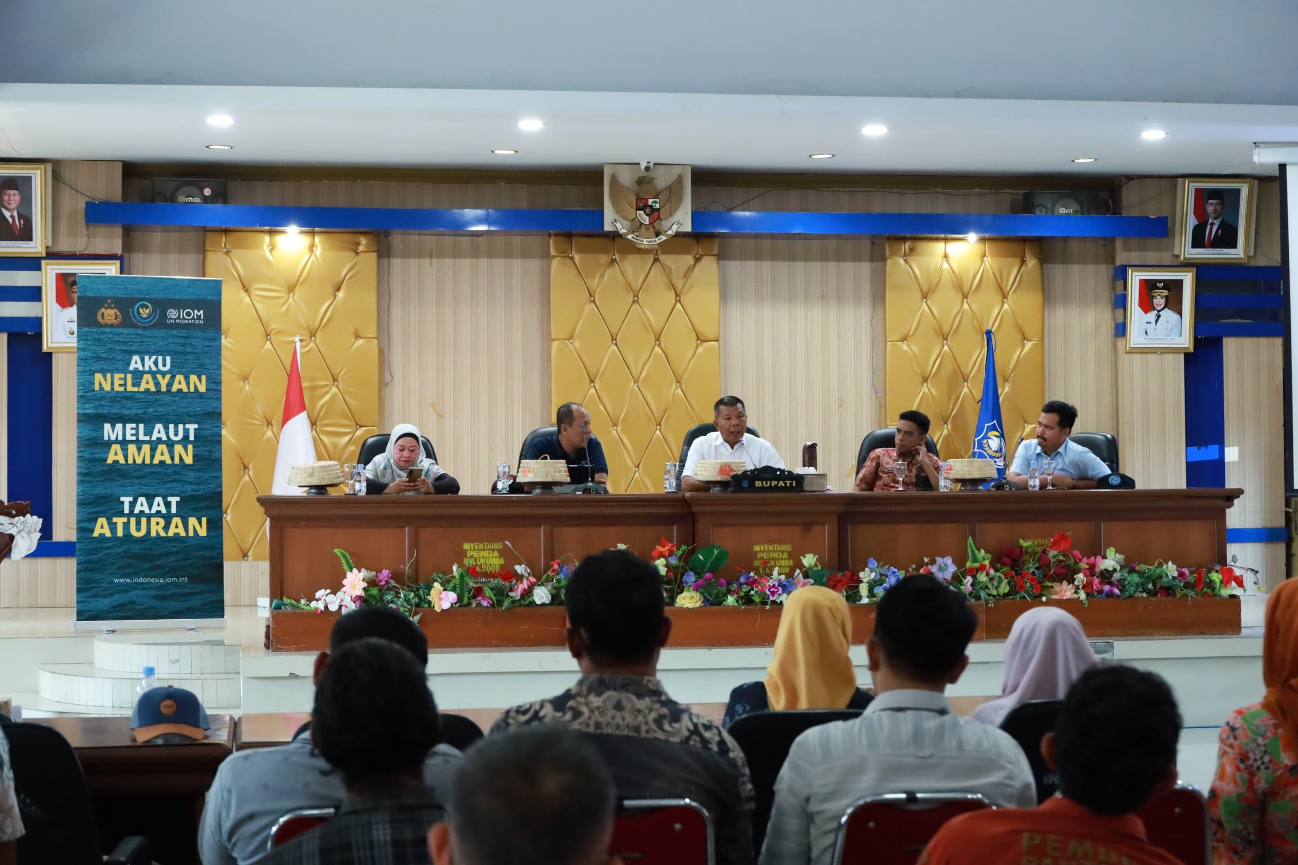 Bupati Bulukumba Andi Muchtar Ali Yusuf bersama Kementerian Kelautan dan Perikanan menggelar kampanye informasi publik terkait perlindungan nelayan dan masyarakat pesisir dari praktik penangkapan ikan ilegal di wilayah perairan negara lain.