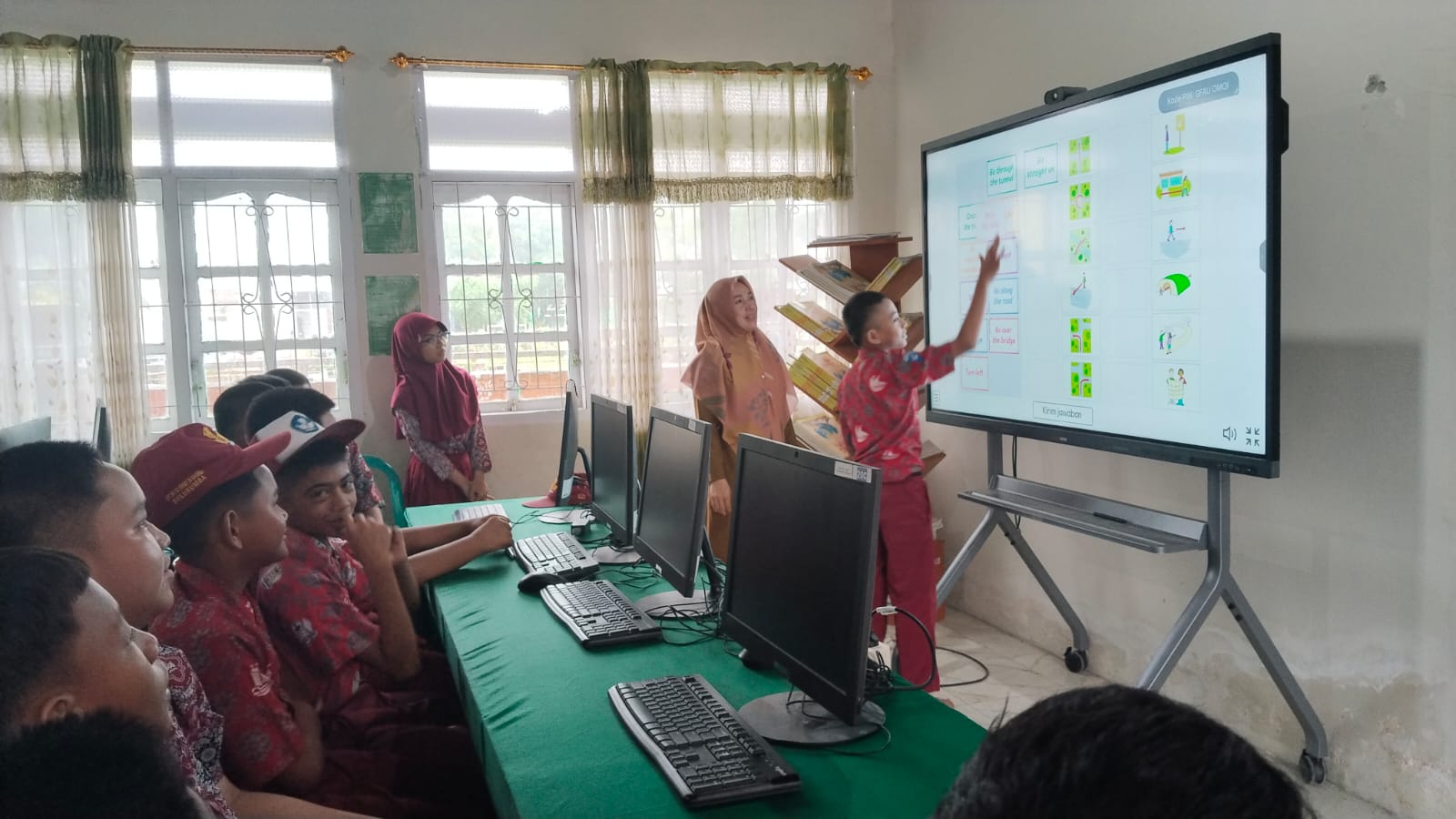 SD 24 Salemba menyambut positif kebijakan pemerintah yang menjadikan Bahasa Inggris sebagai mata pelajaran wajib di SD secara bertahap mulai tahun ajaran 2027/2028 sebagai upaya memperkuat literasi global siswa sejak dini.