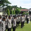 Wakapolres Bulukumba Kompol H. Syafaruddin memimpin apel pagi kesiapan pengamanan Hari Buruh Internasional (May Day) 2026 di lapangan apel Mapolres Bulukumba, Jumat (1/5/2026).