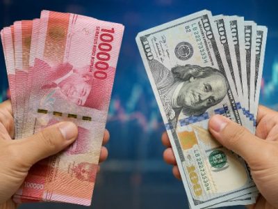 Ilustrasi perbandingan nilai tukar rupiah dan dolar Amerika Serikat di tengah penguatan mata uang AS yang menembus level Rp17.500 per dolar.