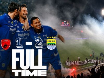 Persib Bandung sukses menaklukkan PSM Makassar dengan skor 2-1 dalam laga panas yang diwarnai selebrasi kemenangan pemain serta aksi suporter di stadion usai pertandingan.