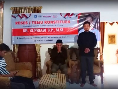 Dr. Supriadi saat melaksanakan kegiatan reses DPRD Bulukumba di Dusun Tunumbeng, Desa Bontomarannu, Kecamatan Bontotiro, bersama warga yang menyampaikan aspirasi terkait pertanian, lampu jalan, dan renovasi masjid.