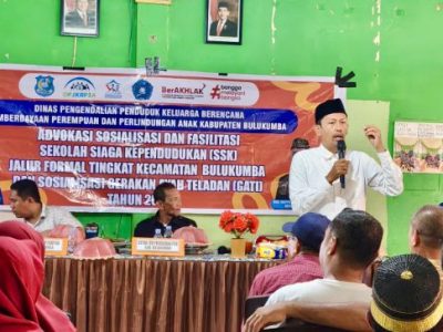 Suasana hangat terlihat dalam kegiatan Sekolah Siaga Kependudukan dan Sosialisasi Gerakan Ayah Teladan Indonesia (GATI) yang digelar DP2KBP3A Bulukumba di SMP Satap 1 Kajang dan Herlang, Jumat 22 Mei 2026. Program ini mendorong keterlibatan ayah dalam pengasuhan anak guna mencegah fenomena fatherless dan membangun generasi berkarakter.