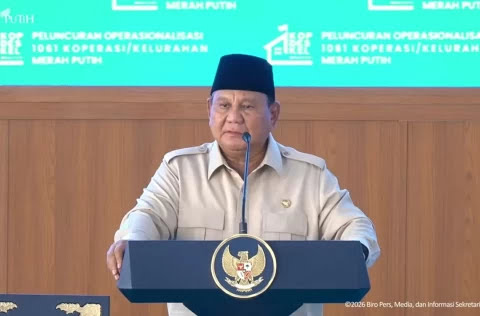 Presiden Prabowo Subianto memberikan sambutan saat meresmikan operasionalisasi 1.061 Koperasi Desa Merah Putih (KDMP) di Nganjuk, Jawa Timur, Sabtu (16/5/2026), disaksikan pejabat pusat dan kepala daerah.